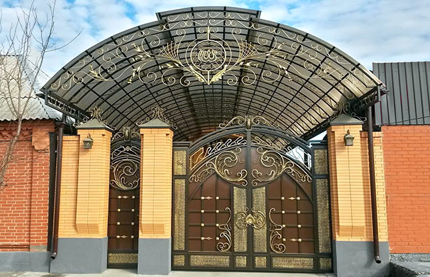 Купить или заказать ворота для дома с навесом - стильные и надежные решения для вашего участка в Таганроге от 42313 руб | ВоротМастер-Тгн